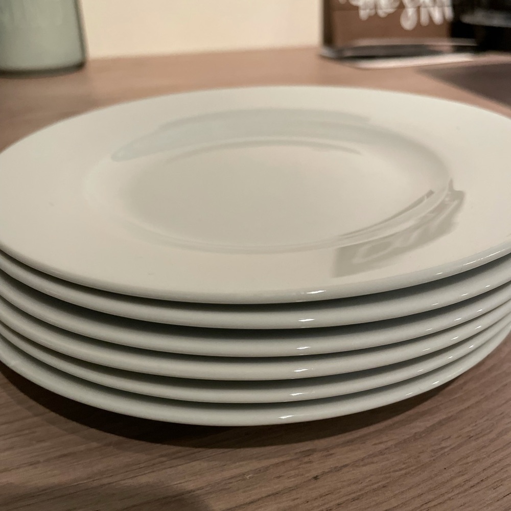 Amazon Basics White Plates and Bowls Set